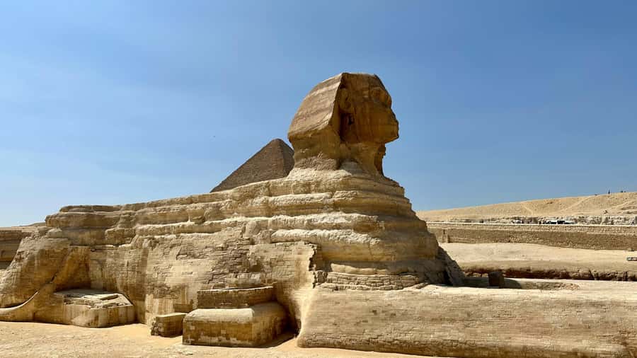 From Hurghada: Pyramids & Museum Small Group Tour by Van - Giza Pyramids and the Great Sphinx