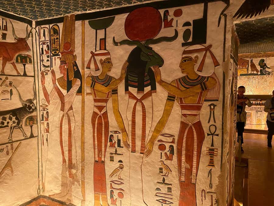 From Luxor: West Bank Tour with Valley of Queens & Lunch - Hatshepsut Temple and the story of a female ruler