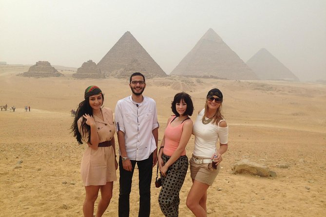 Full-Day Tour from Cairo: Giza Pyramids, Sphinx, Memphis, and Saqqara - What lunch adds to a busy day