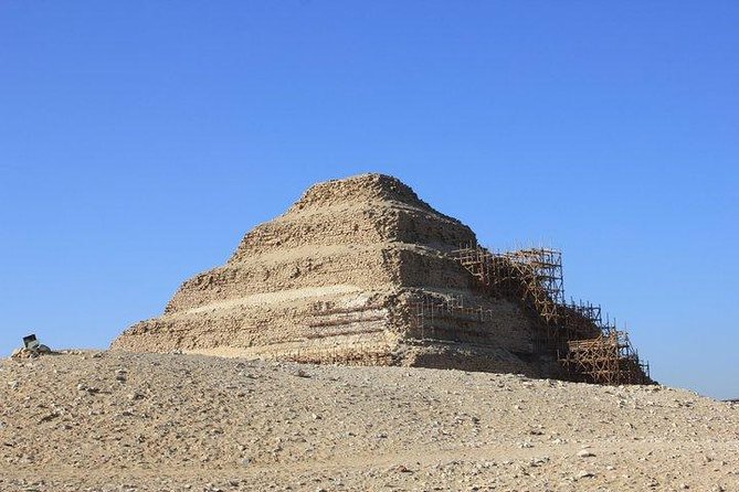 Full-Day Tour to Giza Pyramids, Memphis, and Sakkara - Giza Plateau: the essential first look