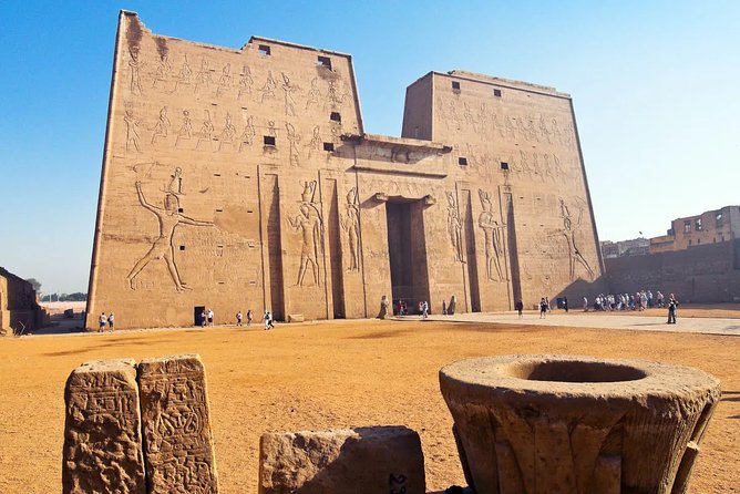 Full Egypt, 8 days all inclusive - Day 4: Flying to Luxor and seeing the temple after dark