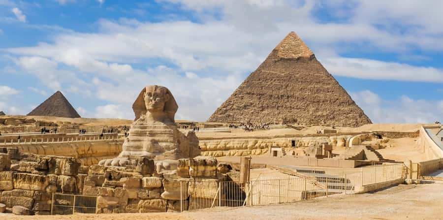 Giza: Arabian Horse Tour Around the Giza Pyramids - The Giza desert and the three pyramids