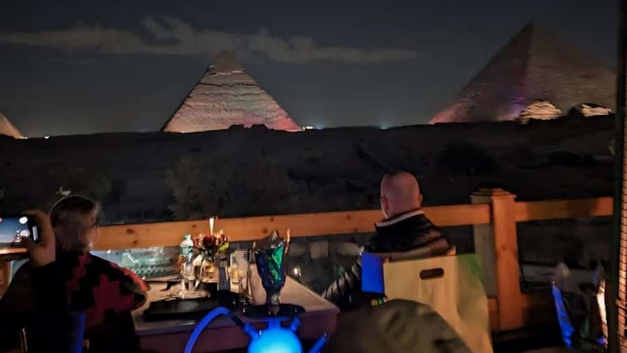 Giza: Dinner with Pyramids All Around You at Rooftop7000 - The guides and the value of included service