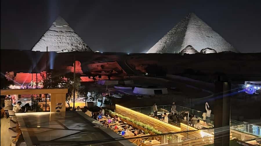 Giza: Dinner with Pyramids All Around You at Rooftop7000 - The 45-minute ride from Cairo or Giza