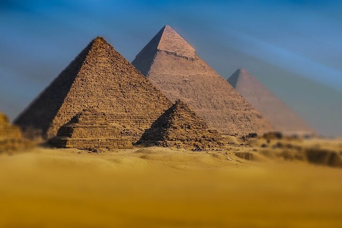 Giza Pyramids, Memphis, Sakkara Tour - Starting with the pyramids of Giza