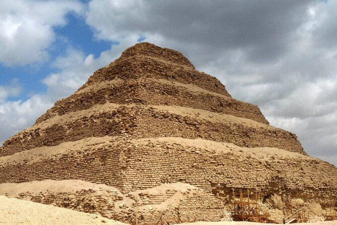 Giza Pyramids, Sakkara and Memphis Day Tour - Giza Pyramids: two and a half hours with the icons