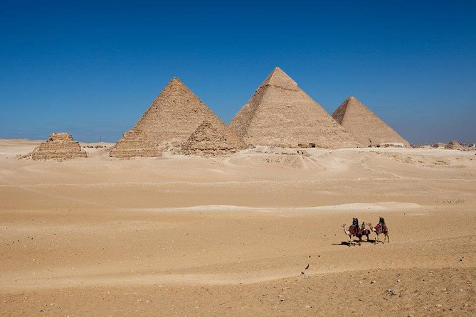 Giza Pyramids, Sphinx and Egyptian Museum tour - Seeing all three pyramids at Giza
