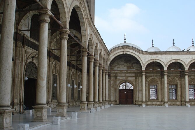 Guided Tour to Giza Pyramids, Museum, Citadel and Khan El Khalili - Guides, drivers, and the private format