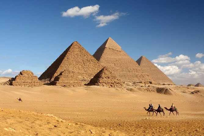 Half-Day Private tour to Pyramids of Giza and Sphinx - The plateau photo stop and Cairo skyline