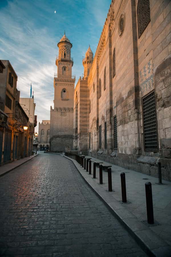 Half Day Tour: El Moez Street, Al Azhar Park and Bazar - Walking through El Moez Street