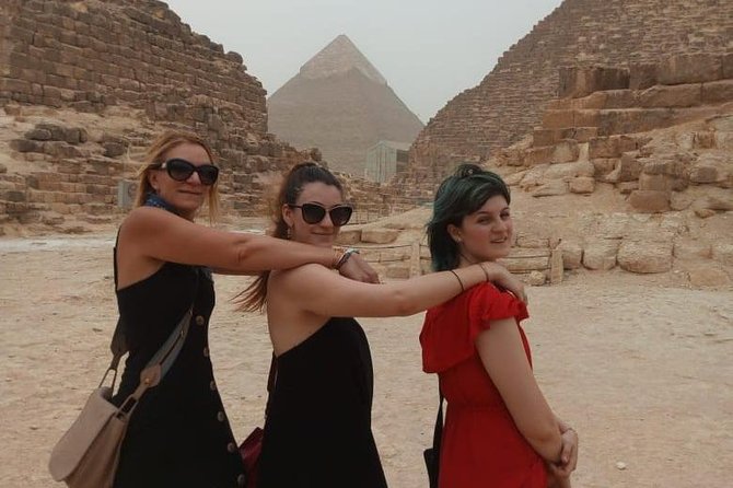 Half Day Tour To Giza Pyramids & Sphinx From Cairo Airport - Comparing Khafre and Menkaure