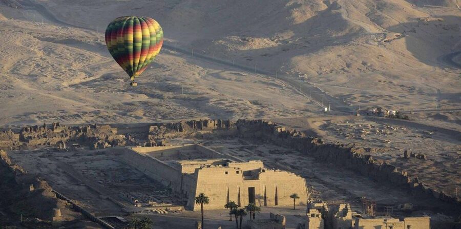 Hurghada: 2-Day Luxor Tour with Hotel, Balloon, & Boat Ride - Hatshepsut’s Temple and the Colossi of Memnon