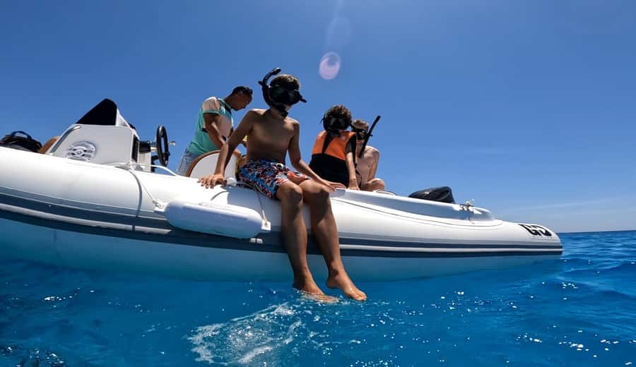Hurghada: 4 Island Hopping Tour Dolphin, Snorkeling & Lunch - Three snorkeling stops, with time to look closely