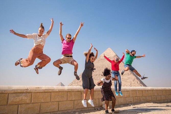 Hurghada: Cairo and Giza Highlights by mini Van with BBQ Lunch - The Giza Plateau and the three pyramids