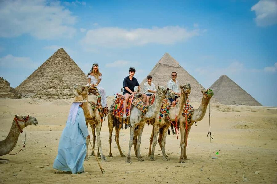 Hurghada: Cairo Pyramids, Sphinx & Egyptian Museum Day Trip - Who should book this Cairo day trip?
