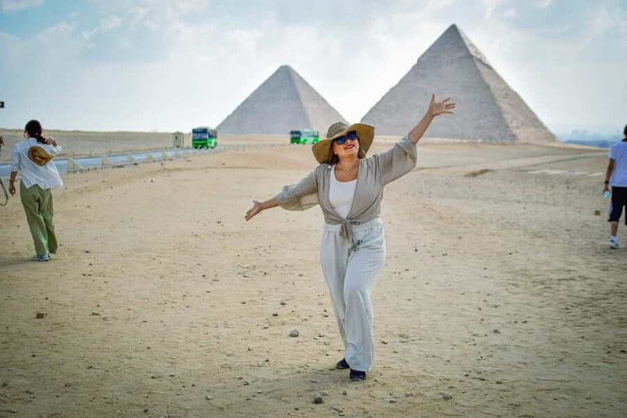 Hurghada: Cairo Pyramids, Sphinx & Egyptian Museum Day Trip - The Hurghada to Cairo road: a very early start