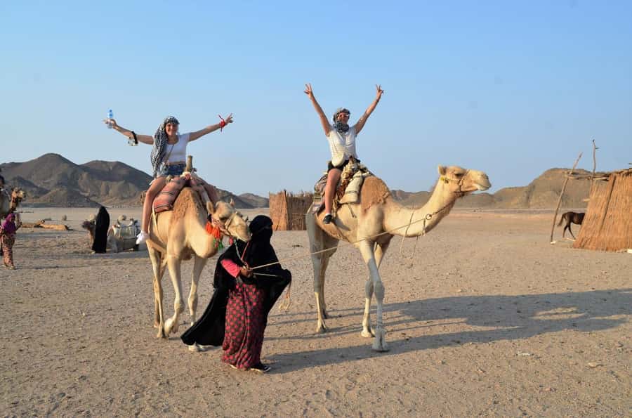 Hurghada: Camel Ride & horse ride and Off-Road Jeep Tour - Tea, coffee, dates, and a short desert briefing