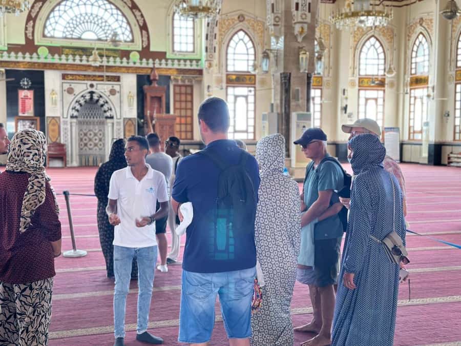 Hurghada: City Guided Tour with Local Market Stop - What the guides add to a short tour