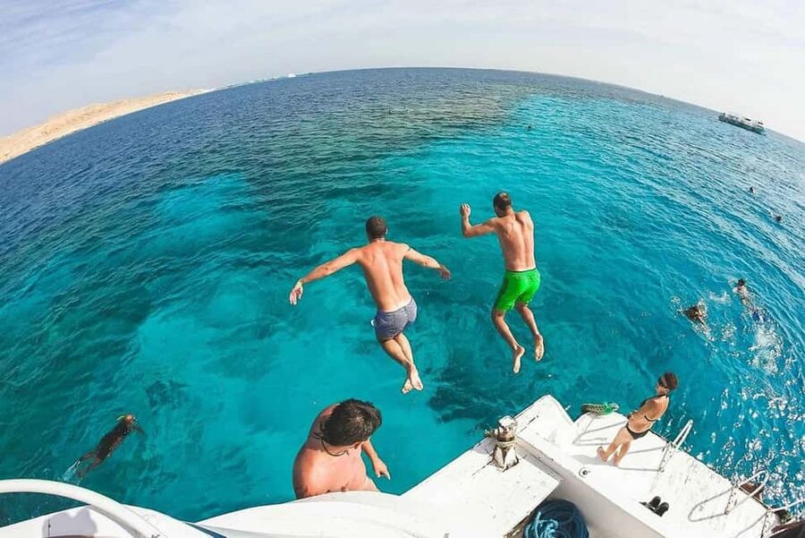 Hurghada: Dolphin & Coral Reef Snorkeling Tour with Lunch - Lunch, drinks, and what the $29 price really covers