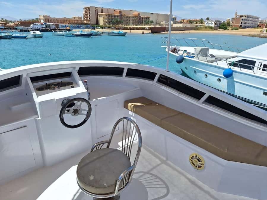 Hurghada: Elegance Yacht Cruise To Orange bay Island W lunch - Music, photos, and the feel on board