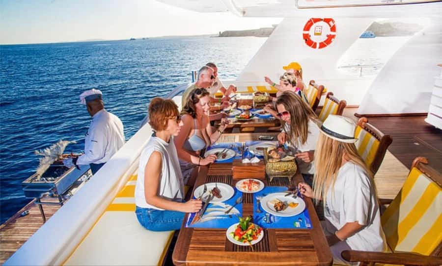 Hurghada: Elite vip snorkeling cruise with BBQ buffet lunch - Who will enjoy this Hurghada cruise most?