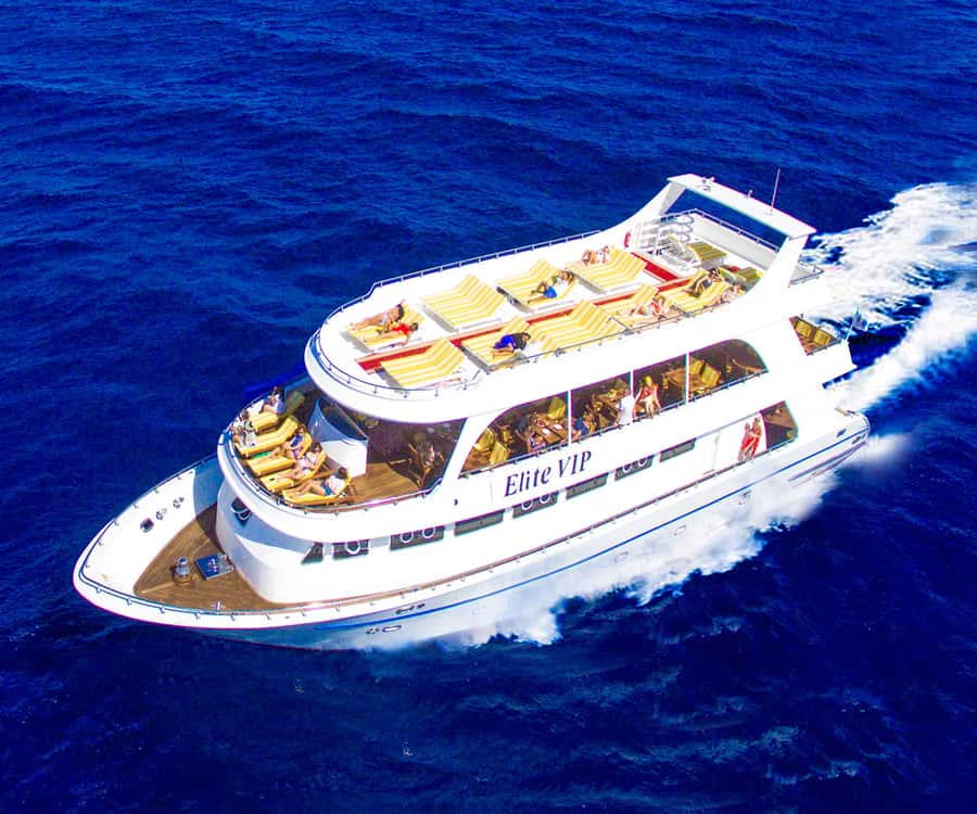 Hurghada: Elite vip snorkeling cruise with BBQ buffet lunch - A spacious Red Sea boat instead of a basic day cruiser