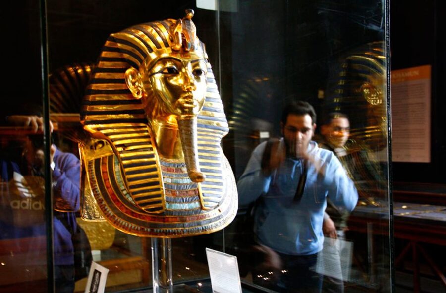Hurghada: Full-Day Trip to Cairo by Plane - Optional Nile cruise and photography extras