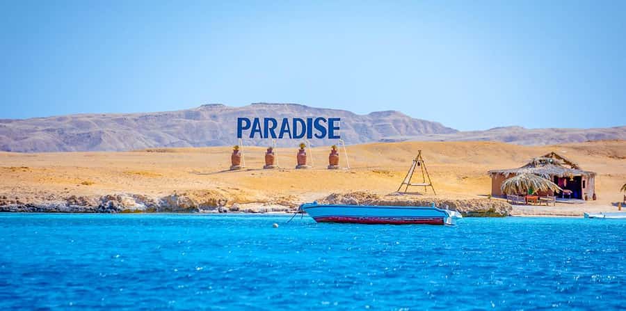 Hurghada: Giftun Islands with Snorkeling & Semi-Submarine - Paradise Island, the calmer choice
