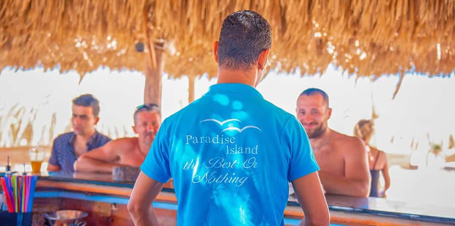 Hurghada: Giftun Islands with Snorkeling & Semi-Submarine - Lunch, drinks, photos, and extra costs