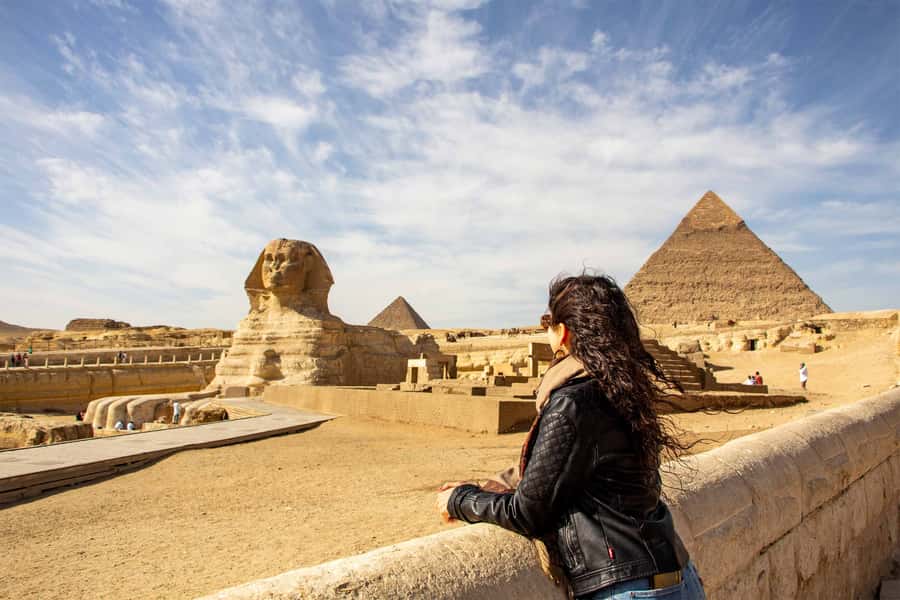 Hurghada: Giza Pyramids, Sphinx, Museum & Old Souq Day Trip - Guides are the key part of the experience