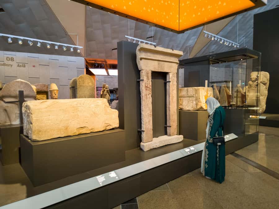 Hurghada: Grand Egyptian Museum, Pyramids & Sphinx Day Tour - Egyptian lunch after the monuments
