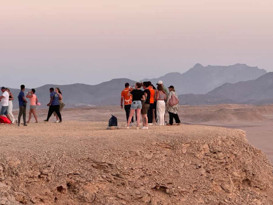 Hurghada: Hiking , dinner & stargazing - Finding Jupiter and star groups through a telescope