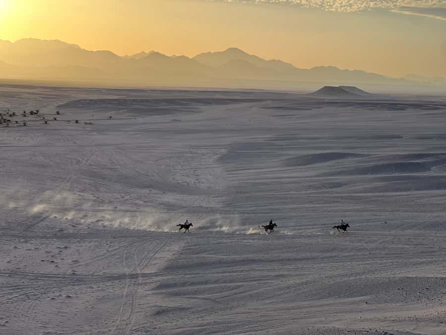 Hurghada: Horse Ride, BBQ Dinner, and Stargazing - One hour between desert valleys
