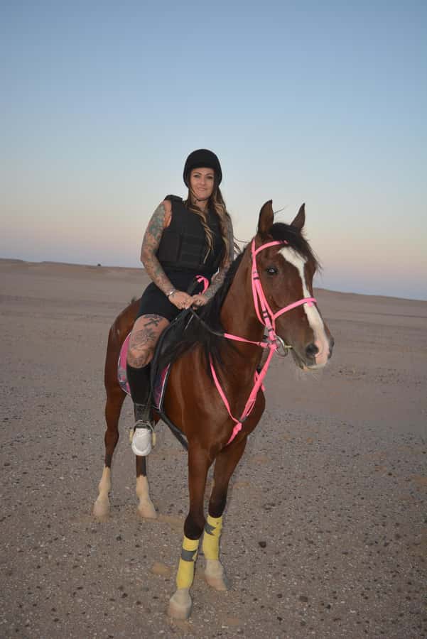 Hurghada: Horse Ride, BBQ Dinner, and Stargazing - BBQ dinner at the desert oasis