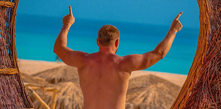 Hurghada: Hula Hula Cruise with Lunch, Massage, & Snorkeling - Crew service and the feel of the day