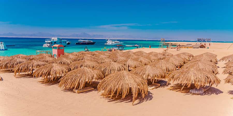Hurghada: Hula Hula Island Boat Trip with Snorkeling & Lunch - The crew and the feel of the day