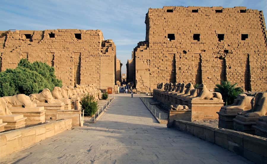 Hurghada: Luxor Highlights & King Tut Tomb Tour with Lunch - What $150 really gets you
