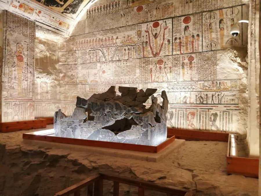 Hurghada: Luxor Highlights & King Tut Tomb Tour with Lunch - The Colossi of Memnon in a quick final stop