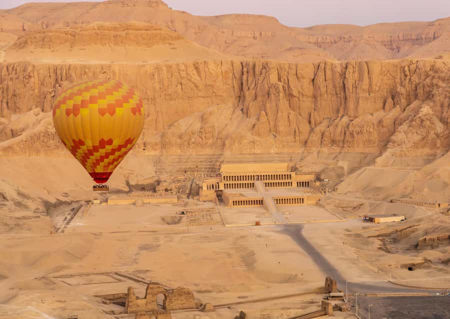 Hurghada: Luxor Hot Air Balloon Ride and Day Tour With Meals - Sunrise over the Valley of the Kings