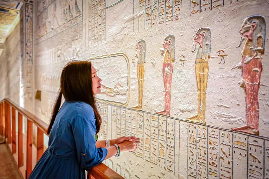 Hurghada: Luxor Tour with Valley of Kings, Karnak & Tut Tomb - Luxor Temple from the outside