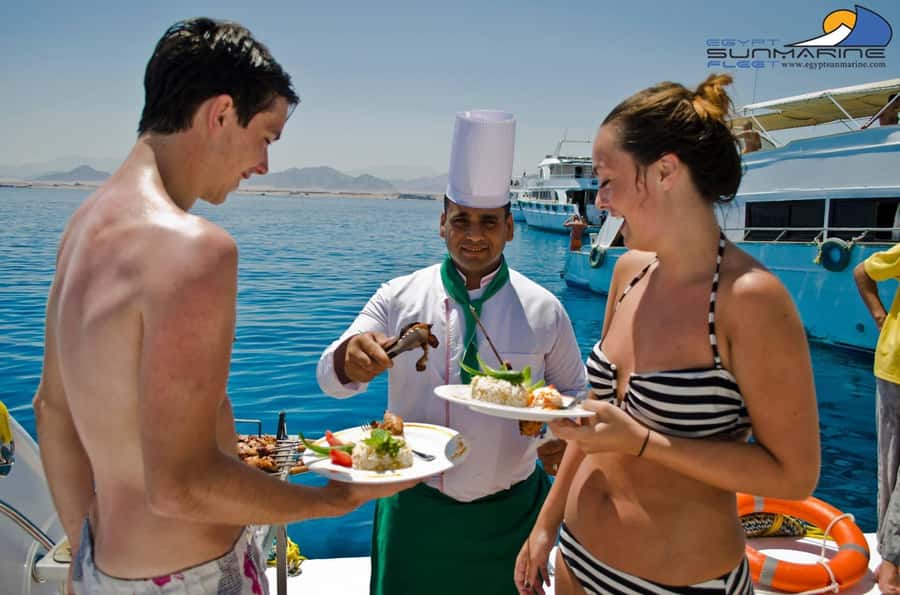 Hurghada: Luxury Orange Bay Cruise with Lunch and Pickup - Timing, language, and group size