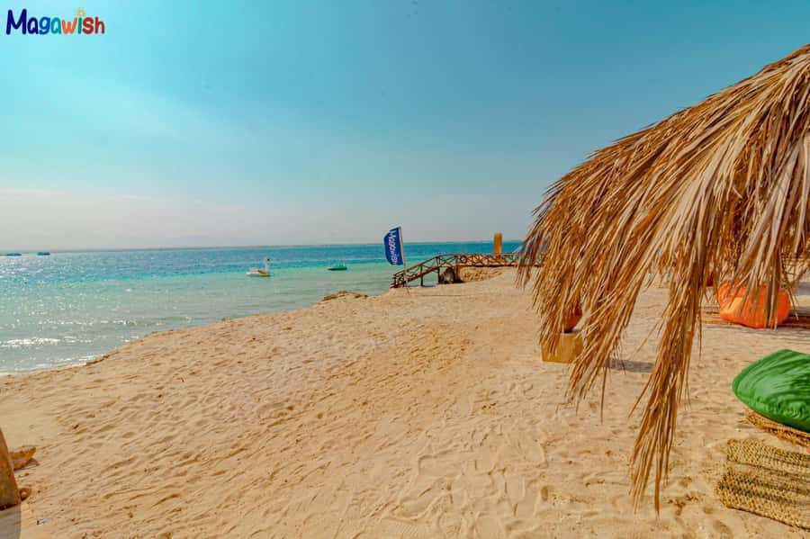 Hurghada: Magawish Island Speedboat W Snorkelling & Lunch - Boarding the speedboat and settling into the ride