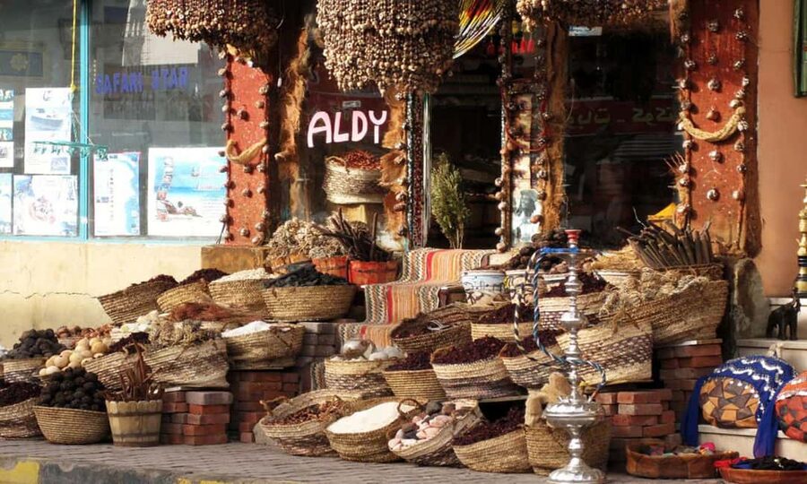 Hurghada: Morning or Sunset Sights Guided Tour with Shopping - What the guides add