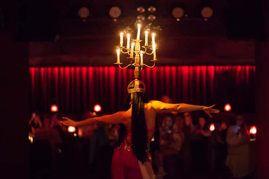 Hurghada: Naz Cabaret ticket with beverages - A secret entrance with a clear sense of theater