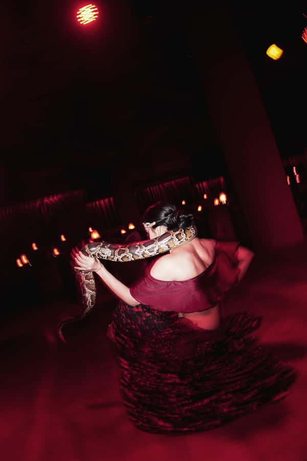 Hurghada: Naz Cabaret ticket with beverages - Drinks, tables, and the real cost of the night