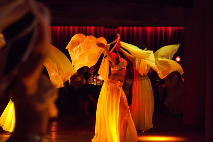 Hurghada: Naz Cabaret ticket with beverages - Dress rules are part of the door policy