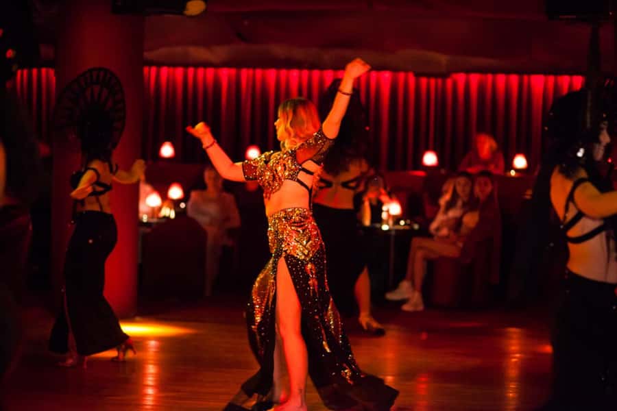 Hurghada: Naz Cabaret ticket with beverages - What the evening is likely to include