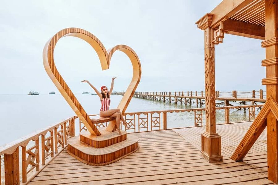 Hurghada: Orange Bay Day Trip with Water Sports and Lunch - Key points at a glance