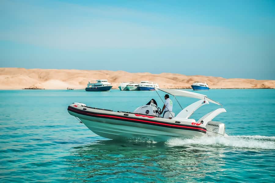 Hurghada: Orange Bay & Magawish Island Speedboat with Lunch - The optional parasailing flight