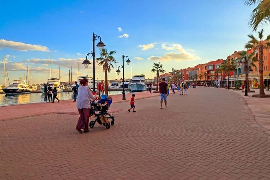 Hurghada: Private or Shared City Tour with Guide & Shopping - El Mina Mosque and St. Shenouda Church